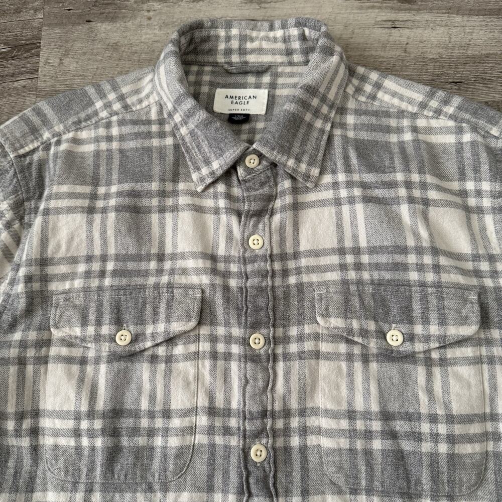 AE American Eagle Flannel Shirt Mens Large Gray Cream Plaid Super Soft Pockets